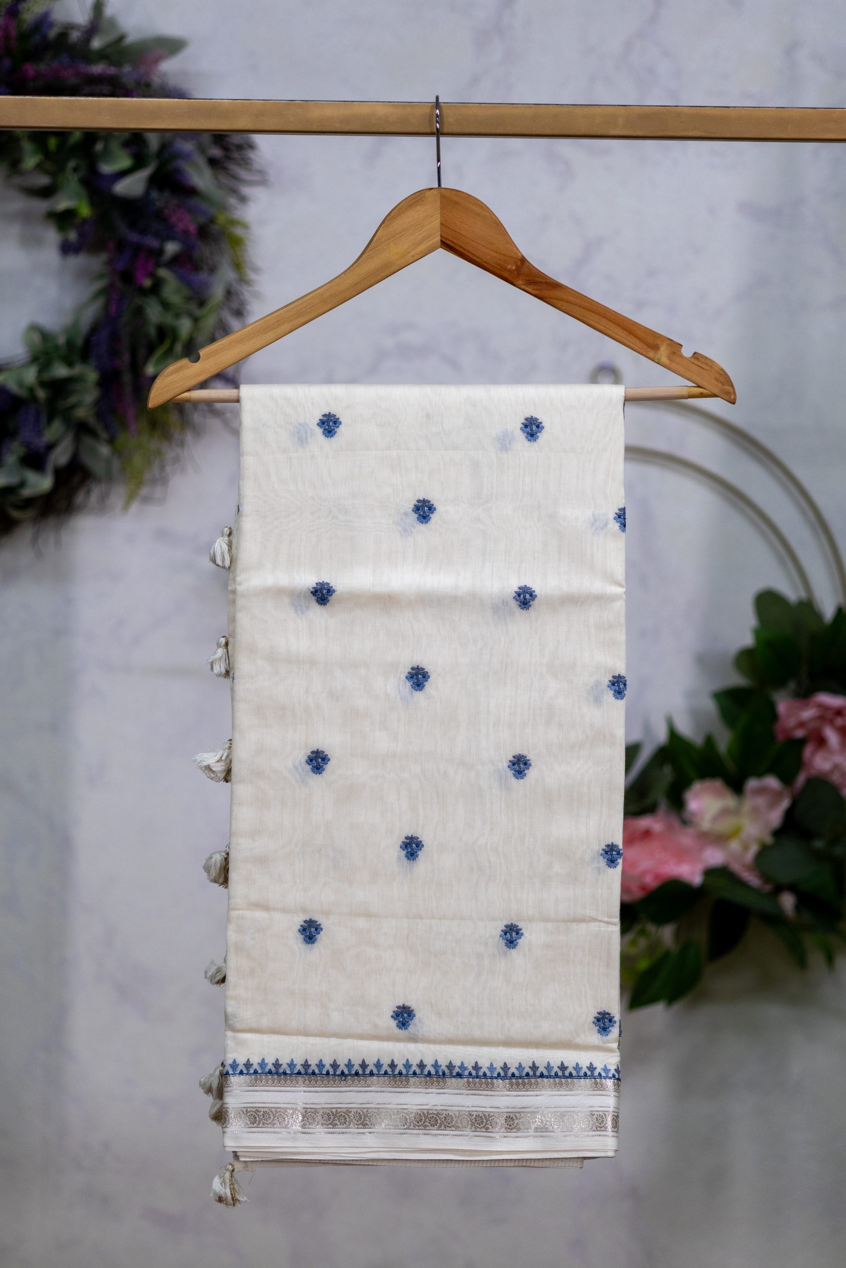 Pure Chanderi Silk Saree with Small Butti Embroidery & Light Antique Zari Border - Image 6