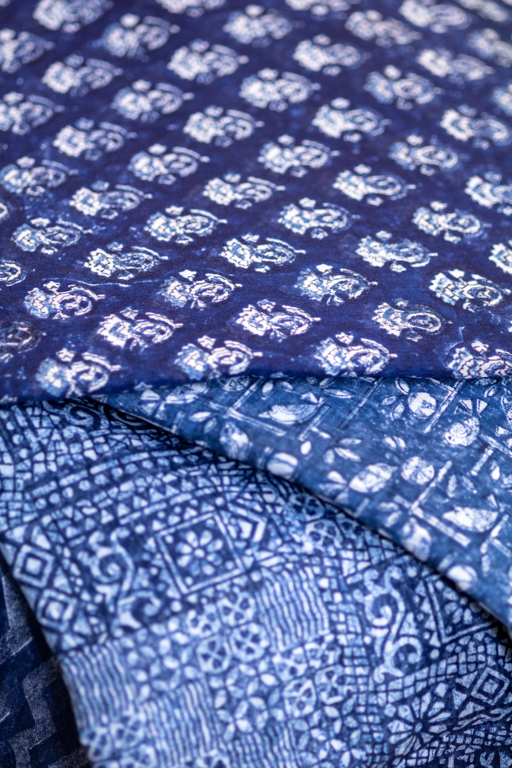 Chanderi Saree with Indigo Print & Antique Banarasi Border - Image 16